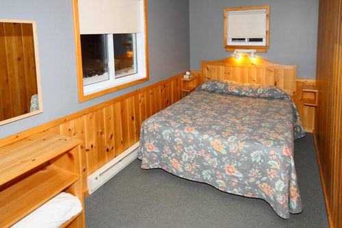 Spectacle Lake Lodge 班克罗夫特 外观 照片