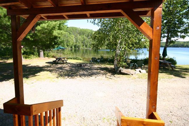 Spectacle Lake Lodge 班克罗夫特 外观 照片