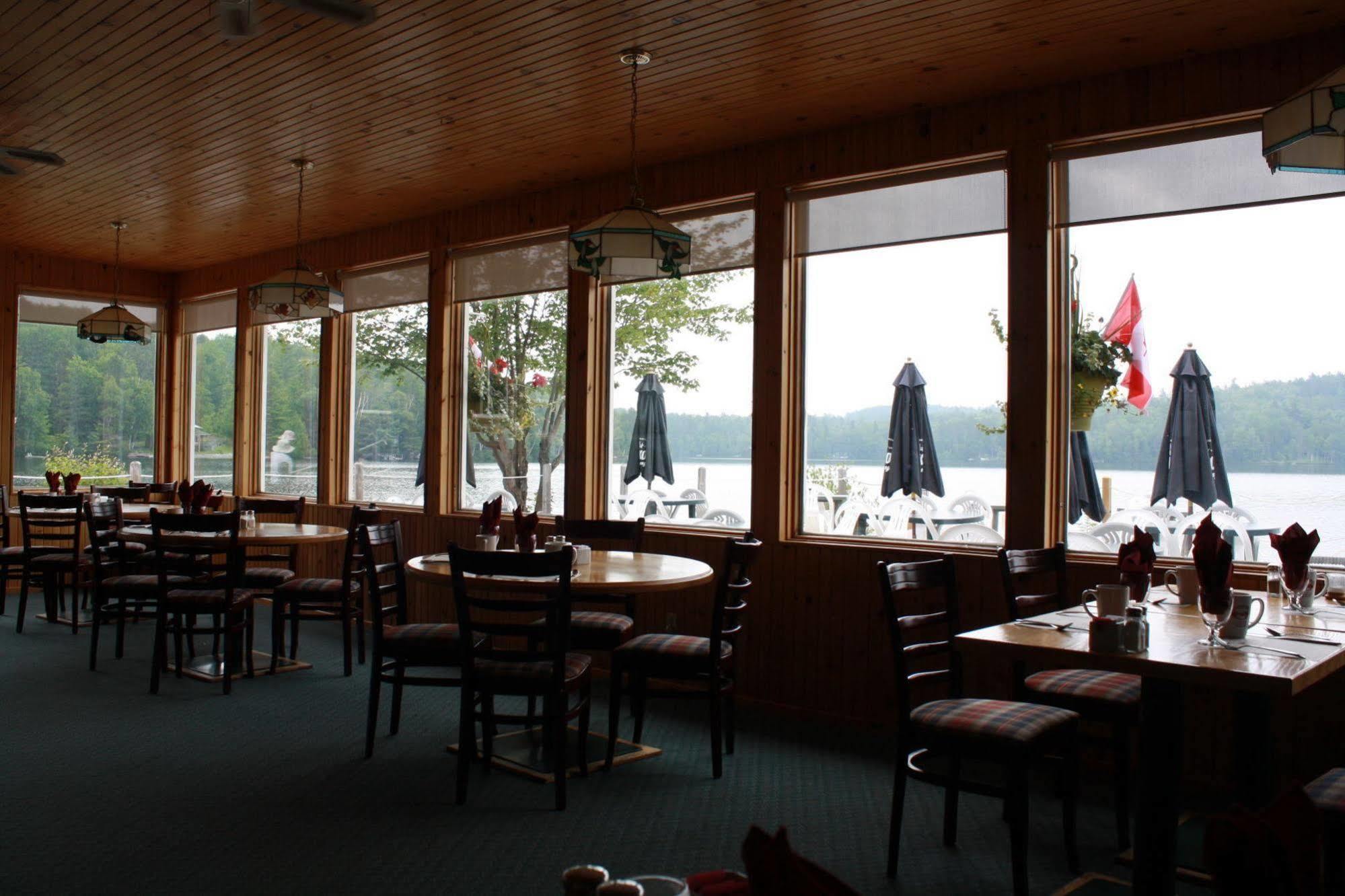 Spectacle Lake Lodge 班克罗夫特 外观 照片